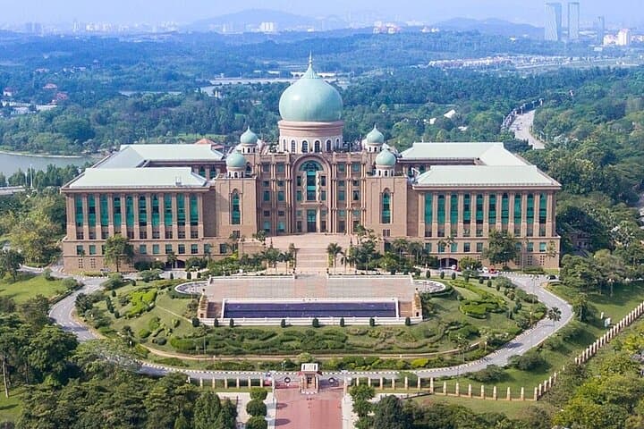 Private Putrajaya Tour with Lake Cruise Ticket Half Day