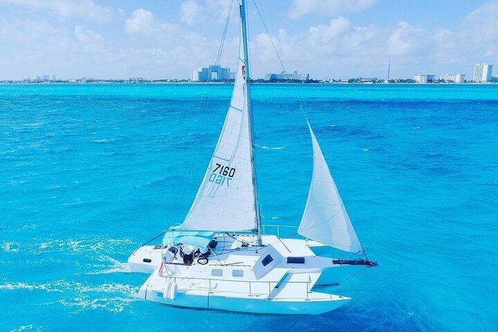 Catamaran Isla Mujeres + Snorkel + Open Bar à bord + Buffet