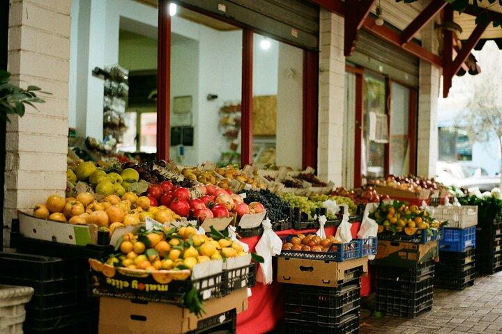 Lokal madoplevelse og vandretur i Tirana