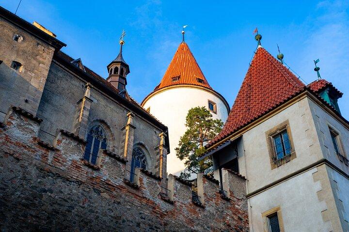 Private tour to Krivoklat, incl. admission, transfers, and train