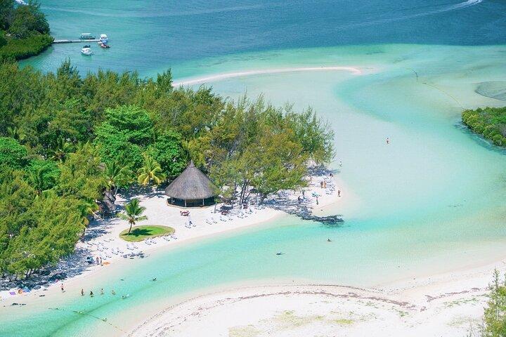 Mauritius-Katamaranfahrt zur Ile Aux Cerfs mit BBQ-Mittagessen