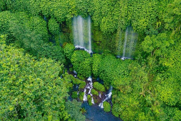 ロンボクの排他的な3つの滝エスケープ:ケランブ、ストーケル、セセレ