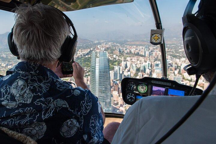 Privat helikoptertur ovanför Santiago med hotelltransport
