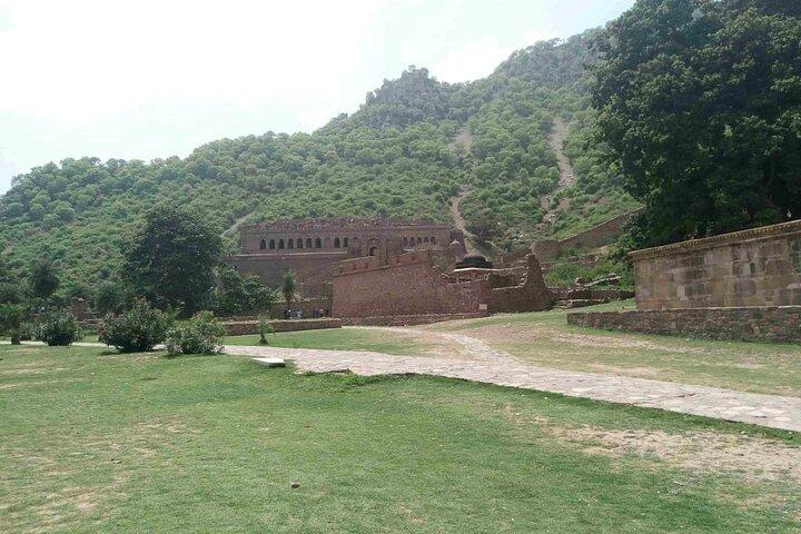 Haunted Bhangarh Fort Heldagsutflykt från Jaipur