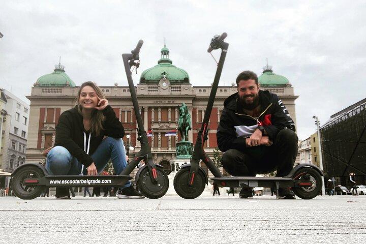 Tour en scooter eléctrico Belgrado Essentials