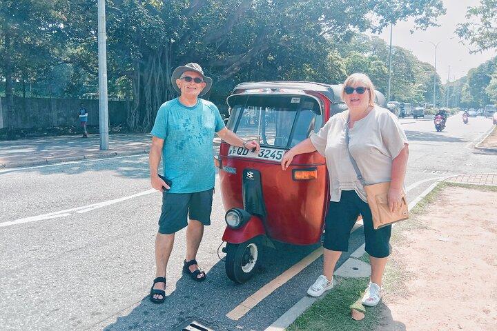 Serviço de coleta e entrega no hotel Colombo Tuk Tuk City Tour