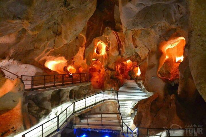 Scopri la Grotta del Tesoro in auto elettrica