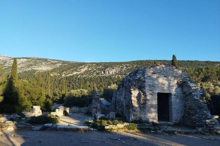Caminata por la montaña Hymettus al atardecer en Atenas