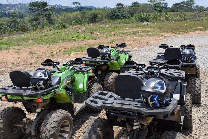 アブリ ATV - クワッドバイクと滝のプライベートツアー