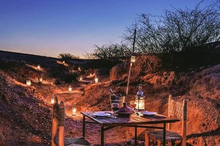Marrakech: Sunset Dinner in Agafay Desert with show & Transport