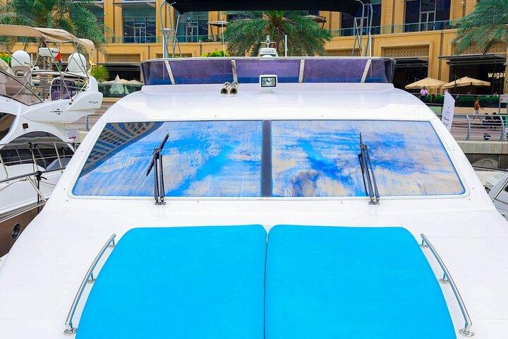 Privat Lyx Yacht Cruise runt Atlantis och Dubai Marina