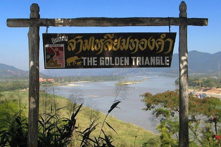 Chiang Rai Tour: Hot spring, templer, Golden Triangle og Hilltribe