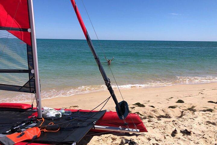 A Ria Formosa num Pequeno e Desportivo Catamarã Privado à Vela