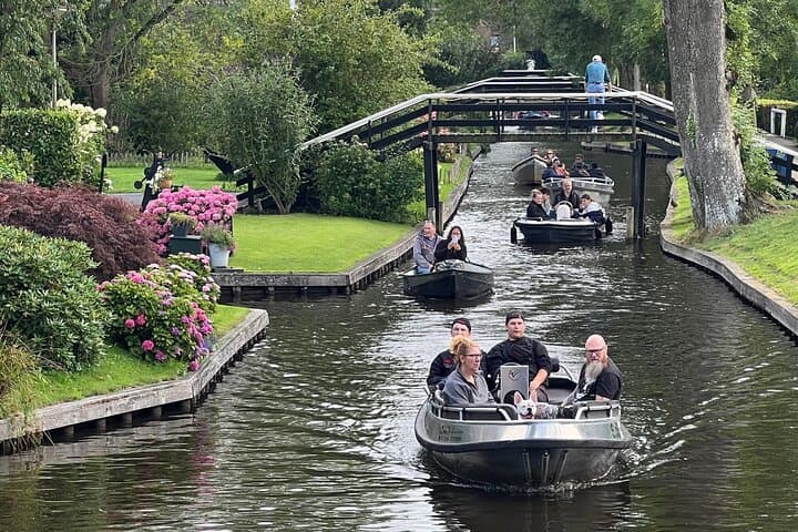 From Amsterdam: Zaanse Schans, Volendam, Giethoorn with Boat Tour