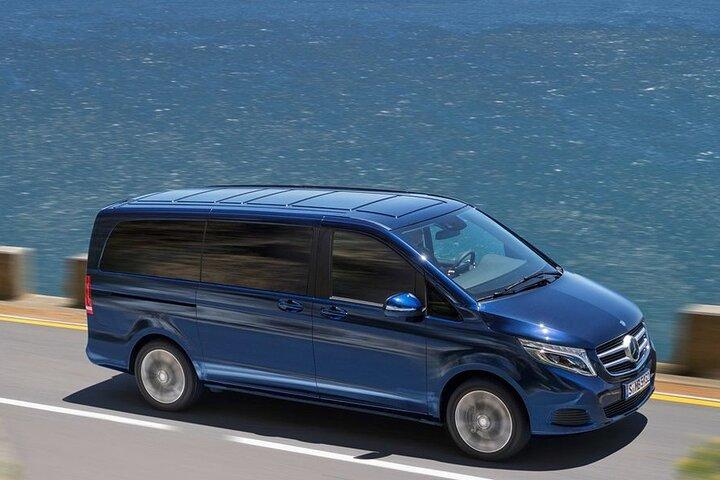 Mercedes Benz with Chauffer in Dubai for 10 Hours
