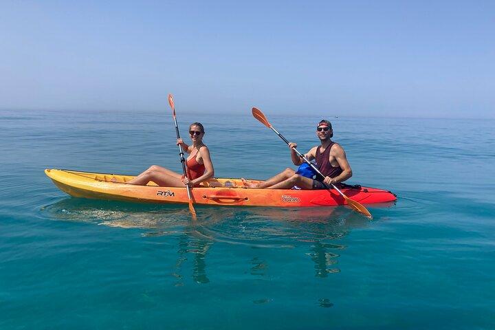 Tour in Kayak: Da Cala Manbrù alla Riserva di Torre Salsa