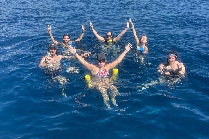 "Seas the Day!" Springen Sie zu ikonischen BVI-Inseln und erstaunlichem Schnorcheln.