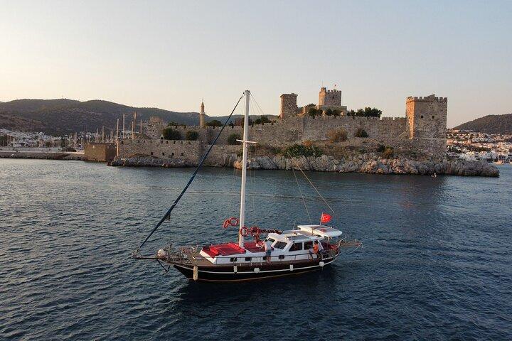 Privat bådoplevelse i Bodrum-kysten med snorkling og bugter