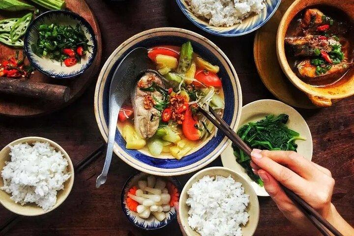 Saigon Street Food bei Nacht : Jeep- oder Motorradtour der US Army