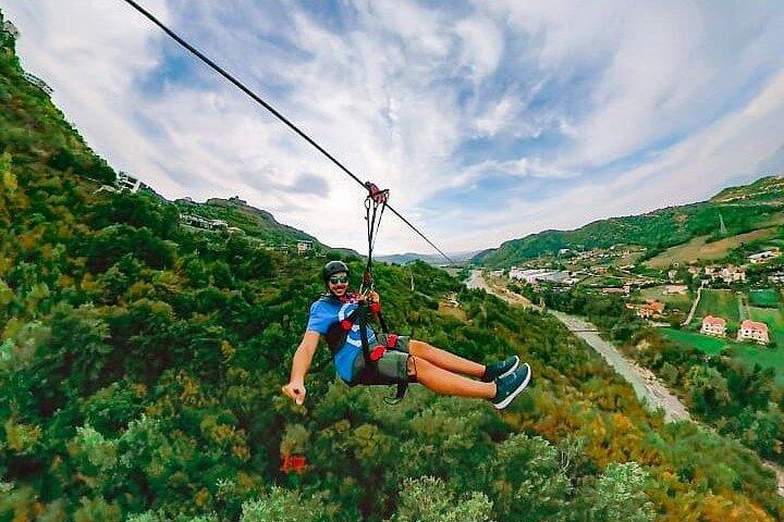 Tirana Petrela Tour adrenalinico sulla Zipline più lunga dei Balcani