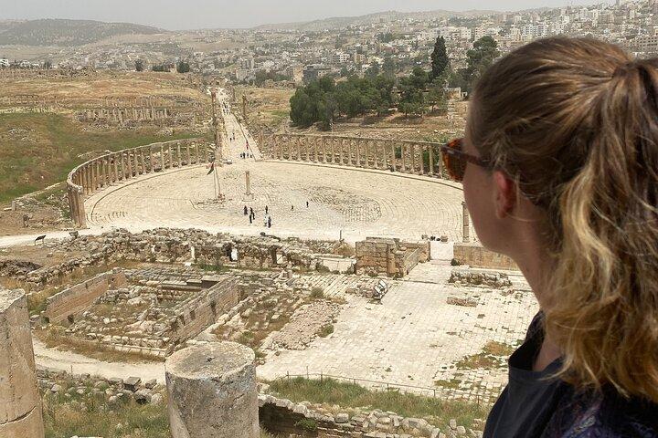 De Amã: excursão privada em grupo de dia inteiro Jerash Ajloun e Amã