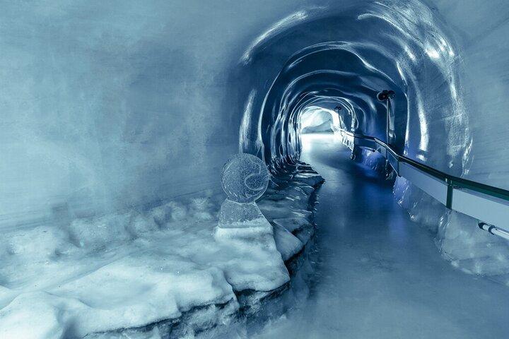 Téléphérique du Mont Titlis avec dépliant de glace et Lucerne de Zurich