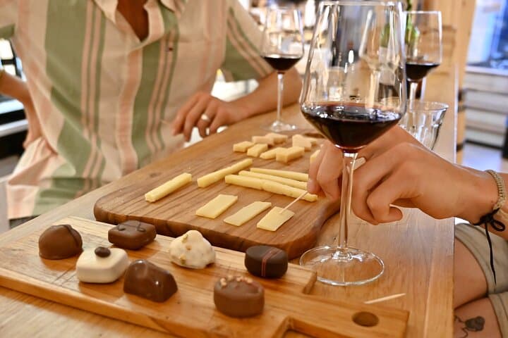 Amsterdam Private Food & Drinks Tour by UNESCO Canals & Jordaan