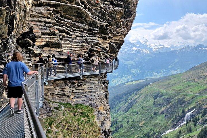 チューリッヒ発グリンデルヴァルト山岳アドベンチャー日帰りツアー