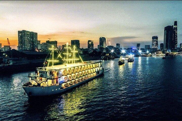 Unique Saigon Dinner River Cruise com música ao vivo