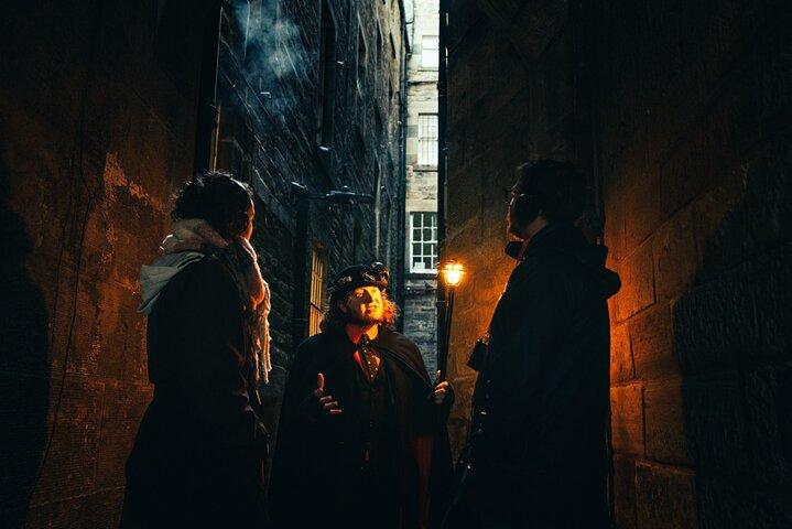 Small Group Edinburgh Underground Vaults & Graveyard Ghost Tour