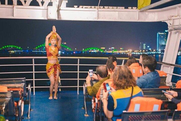 Han River by Night : Boottocht ervaring in Da Nang stad, Vietnam