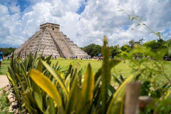 Yucatans dolda skatter: Chichén-Itzá, Cenotes och Izamal