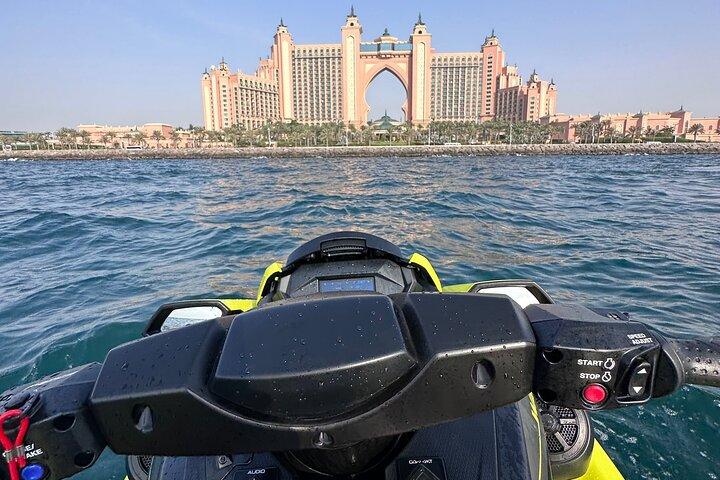 90 分間のドバイ パーム ジュメイラ ジェットスキー ツアー