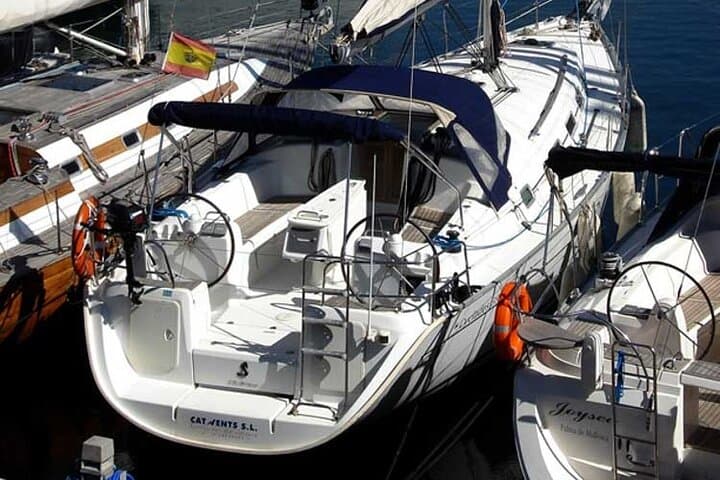 Luxury sailboat ride with drinks and aperitif-Small Groups