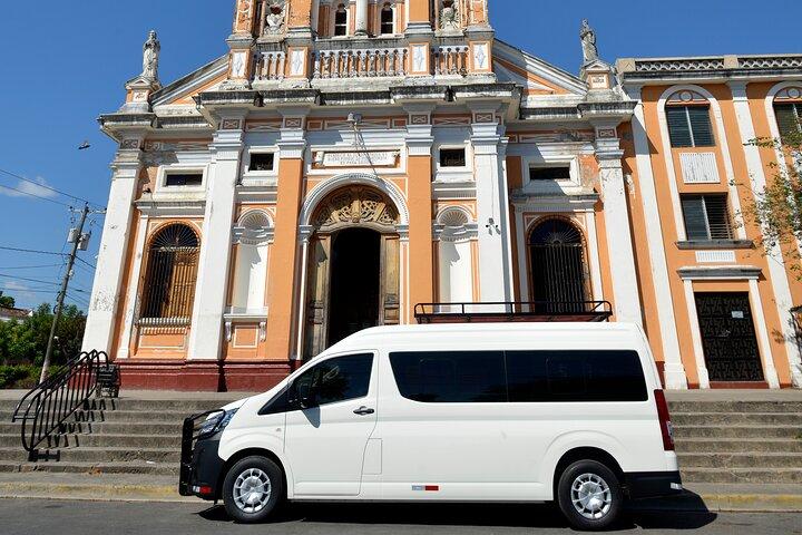 Envejs privat transfer fra/til lufthavn eller hoteller i Granada