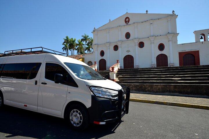 Envejs privat transfer fra/til lufthavn eller hoteller i Granada