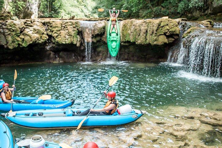 Desde Zagreb : Excursión a los lagos de Plitvice con experiencia en kayak