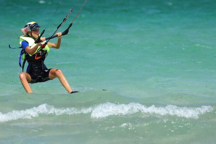 (2 Hours) Supervised Kiteboarding in Cabarete (Rental Supervised)