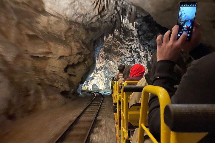 Liubliana, Caverna Postojna e Castelo Predjama com ingressos de Zagreb
