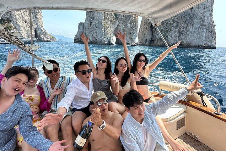 Excursão privada de luxo a Capri e Blue Grotto em Gozzo