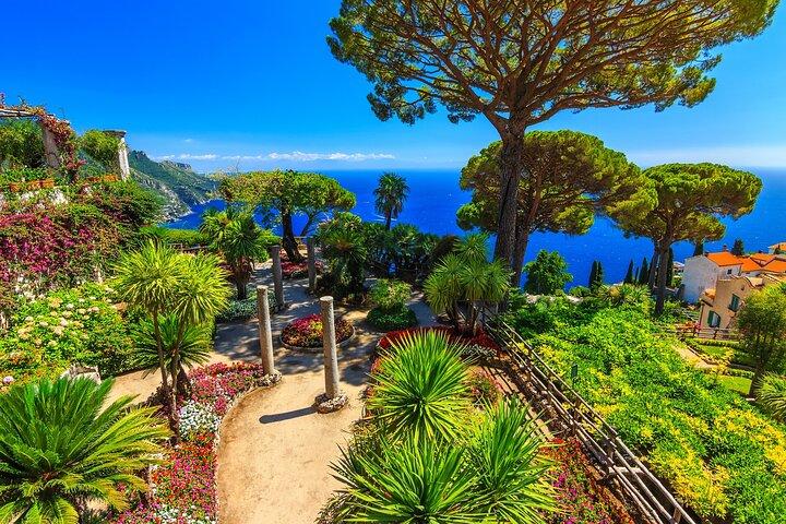 Excursión a la costa de Amalfi en grupo pequeño desde Salerno en una Mercedes Van