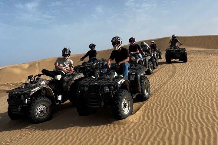 Agadir ATV Quad Bike & Sandboarding : Spiaggia, dune e snack locali