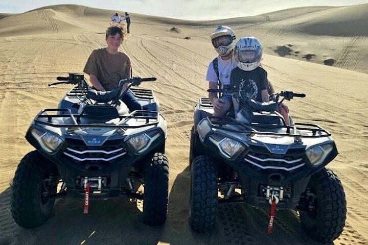 Agadir ATV Quad Bike & Sandboarding : Spiaggia, dune e snack locali