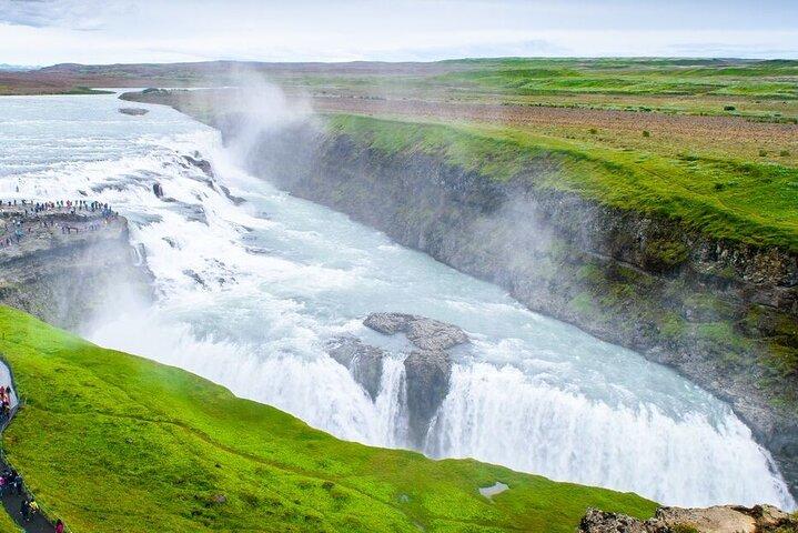 Island Golden Circle & Glacier Snowmobiling Guided Experience