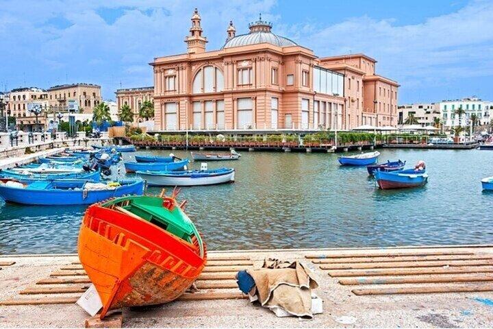 Excursão privada de comida de rua em Bari com guia local