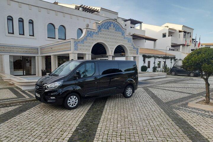 Privéchauffeur van Sevilla naar Algarve met 8 zitplaatsen Minibus