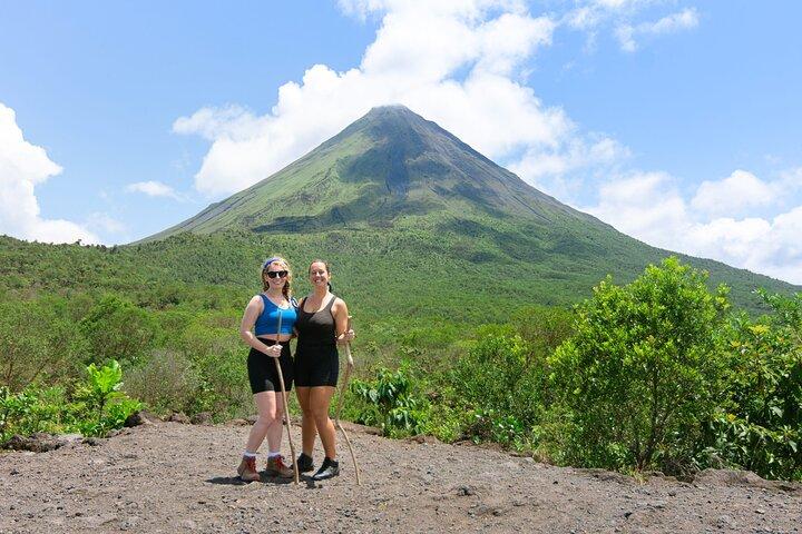 Arenal Volcano Hike + La Fortuna Waterfall + Almoço + Pontes Suspensas