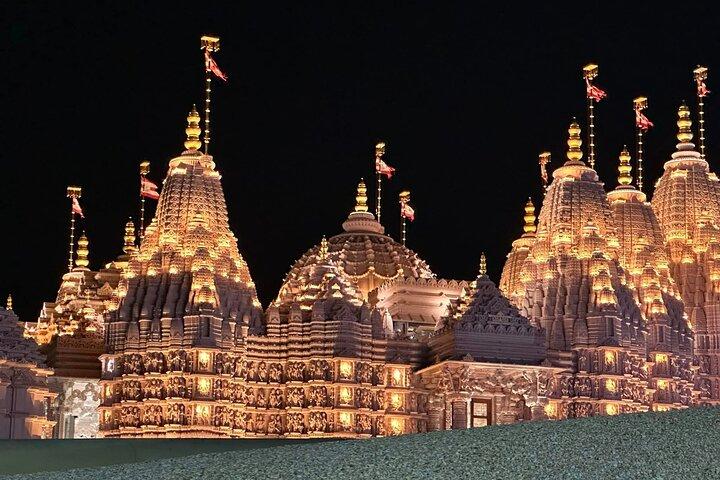 Tour di Abu Dhabi con la Grande Moschea di Sheikh Zayed e il Mandir indù BAPS