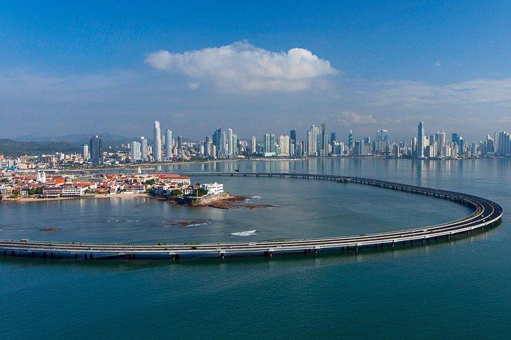 空港から運河と旧市街へのチケット込み