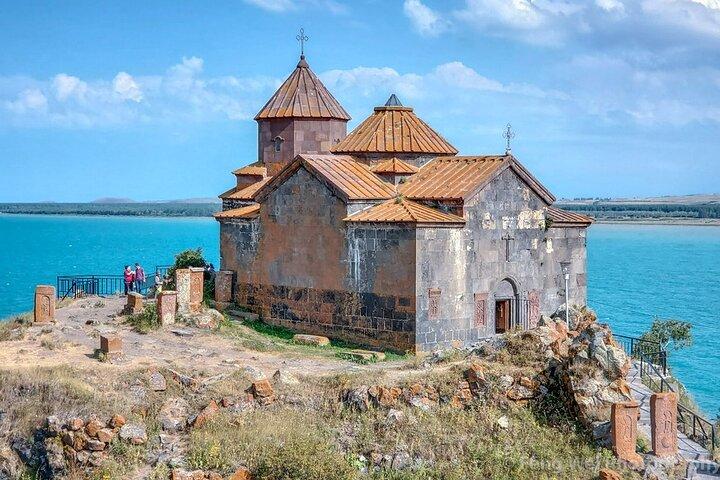 Visite privée à Garni , Geghard, Symphonie de pierres, Lac Sevan.
